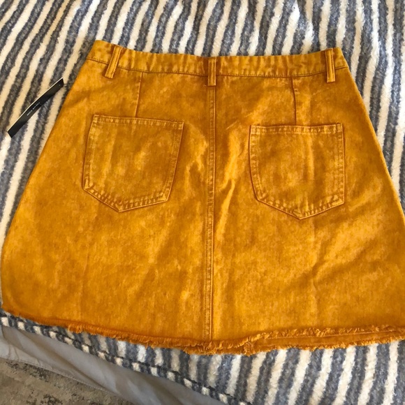 Beautiful mustard button up skirt - Picture 6 of 6